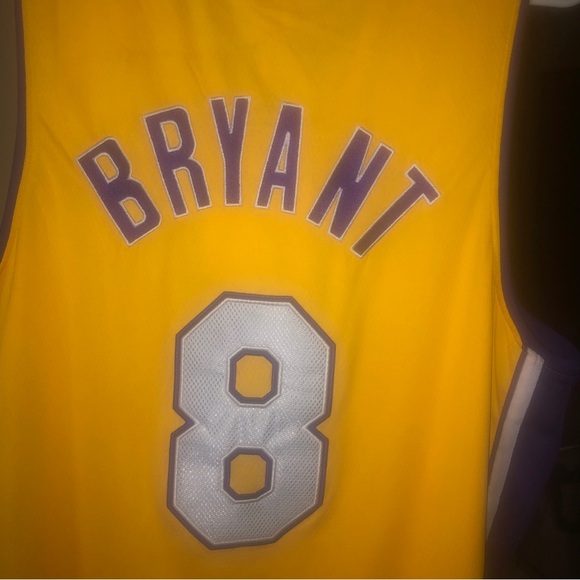 KOBE BRYANT LEGENDARY ICON 1999-2000 ROOKIE JERSEY #8 & SHOES #8 & FITTED - Picture 12 of 12